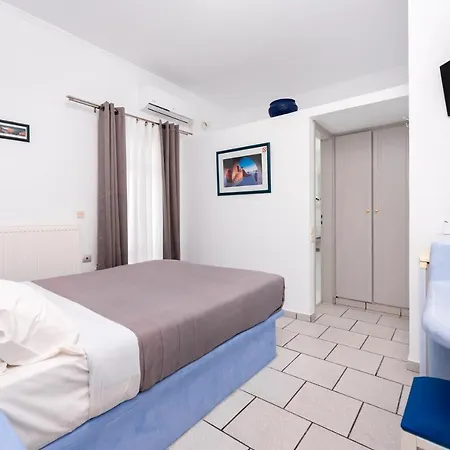 Fortuna Hotel Perissa (Santorini)